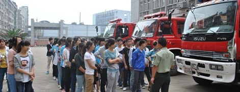 株洲县职业中专学生参观消防大队