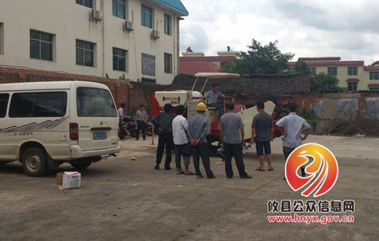 攸县农机局举办第一期收割机驾驶员培训班