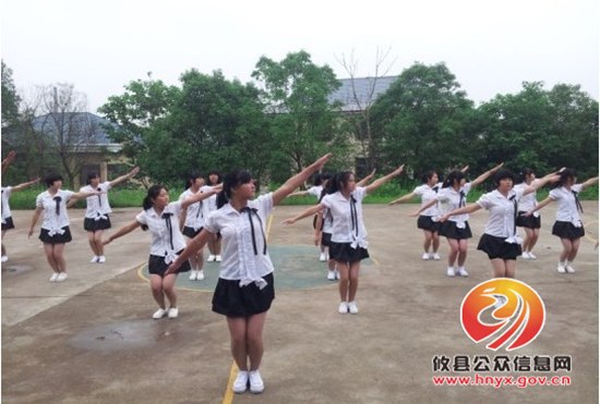 攸县职业中专举行“同铸复兴路，共圆中国梦”班级大合唱暨广播体操比赛