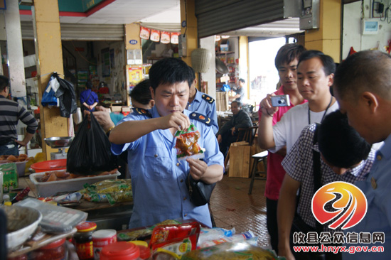 攸县工商局对我县食品市场进行突击检查
