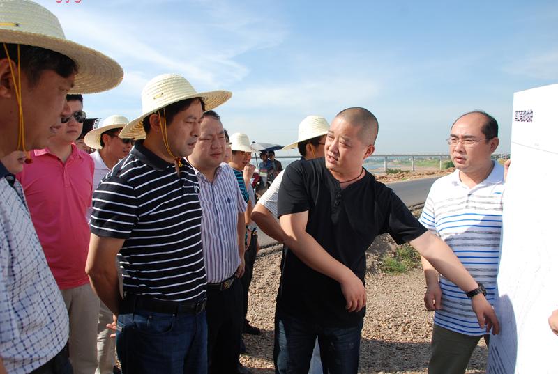 何安国局长率局领导到项目现场观摩