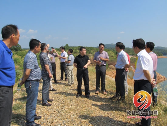 毛春良率结对单位到石羊塘镇察看旱情、指导维稳工作