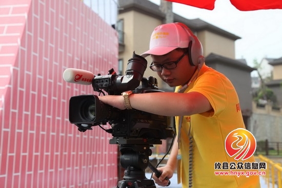 不惧高温 不怕困难