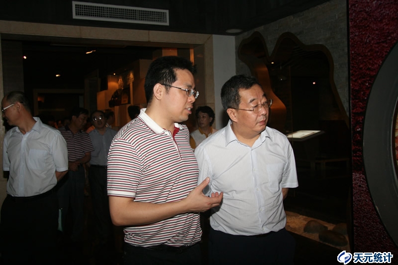 国家统计局副局长谢鸿光一行调研我区重点企业