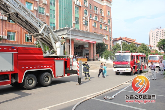 县人民医院开展消防应急疏散演练