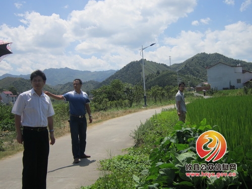 周文安一行到黄丰桥镇视察旱情