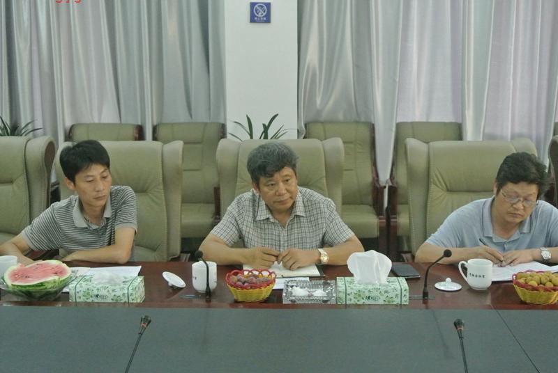 总经济师唐运刚一行到株洲县局检查“六五”普法及征地拆迁工作