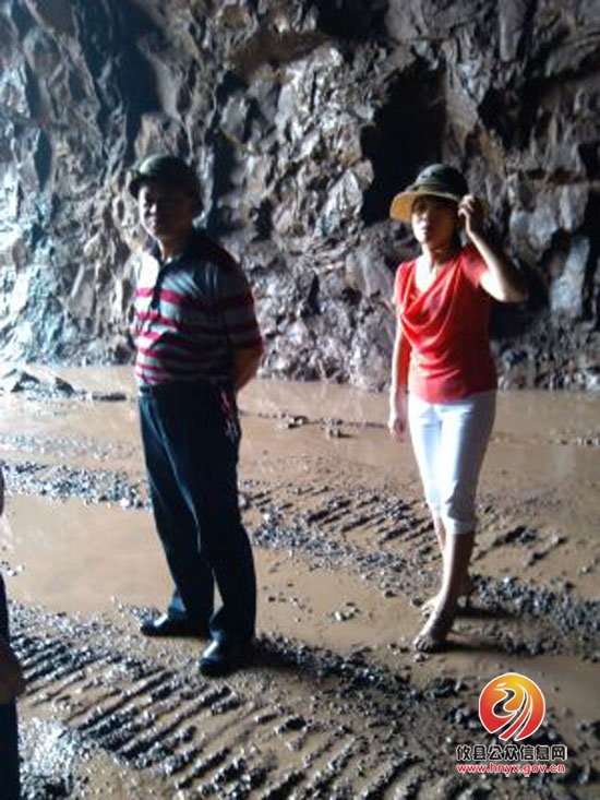 新市镇对辖区内的玄武岩矿产开发公司进行了安全生产检查