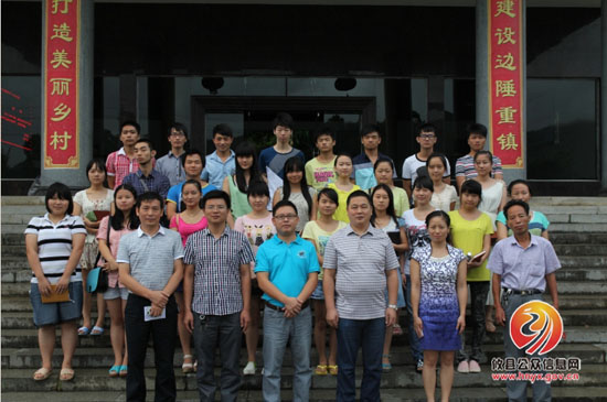 柏市镇召开2013级大学新生座谈会