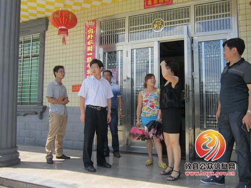 周文安一行到黄丰桥镇视察旱情