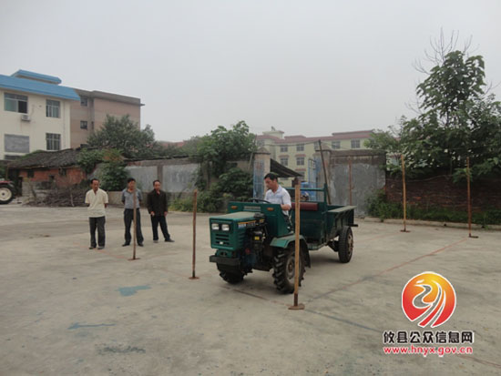 攸县农机局举办第三期拖拉机驾驶员培训班