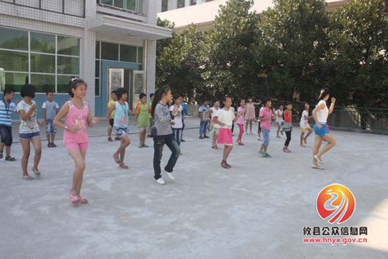 酒埠江中心小学12个社团 让学生快乐“动”起来