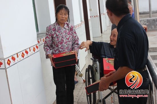 槚山敬老院：爱心人士送“爱心”