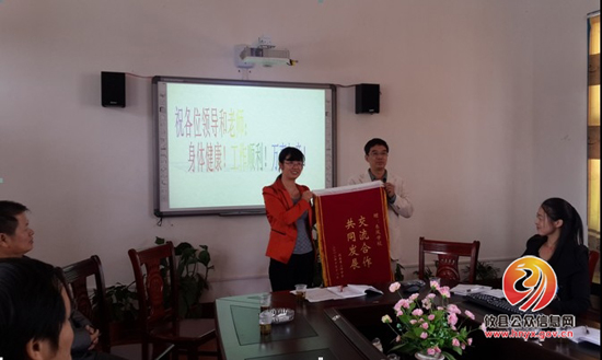 市上坪中学组织教师赴炎陵东风学校交流学习