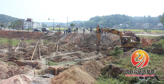 攸县国土资源局在槚山乡开展集中拆除违法建筑专项整治行动