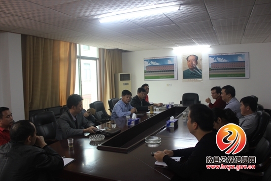 陈运发一行来槚山乡指导三冬生产工作