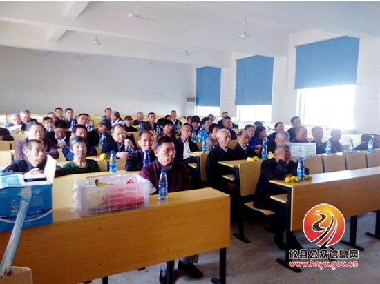 市上坪中学举行退休教职工慰问会