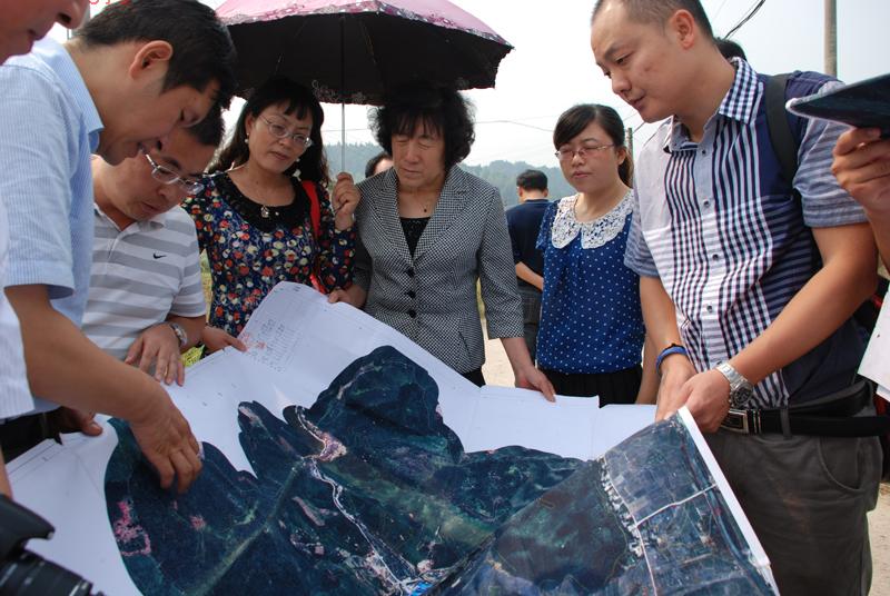 10月16日，国土资源部农村集体土地所有权确权登记发证检查组一行到炎陵对成果质量进行抽查