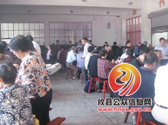上云桥镇中学举行第26个“老年节”庆祝活动