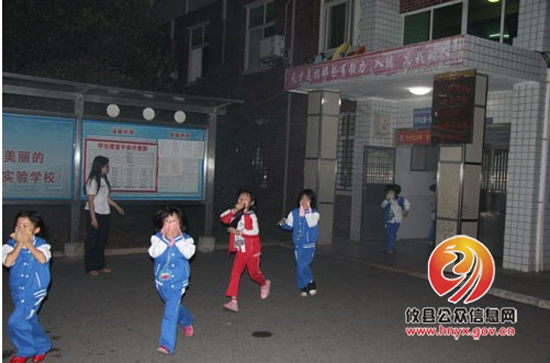 株洲长鸿实验学校小学部举行消防疏散演练