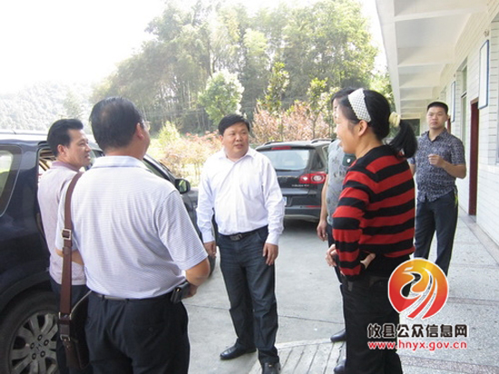 重阳佳节 黄丰桥镇给老人送节日慰问