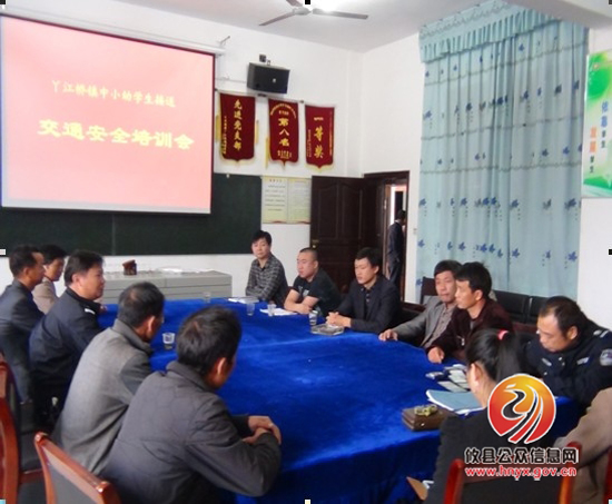 丫江桥镇狠抓接送车辆整治，确保学生交通安全