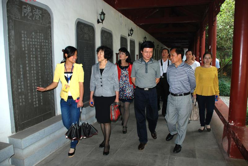 10月16日，国土资源部农村集体土地所有权确权登记发证检查组一行到炎陵对成果质量进行抽查