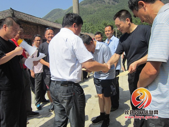 攸县交警大队在黄丰桥镇组织登山活动