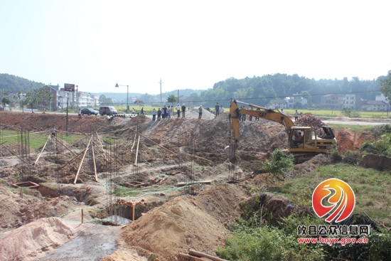 槚山乡开展集中拆除违法建筑专项整治行动