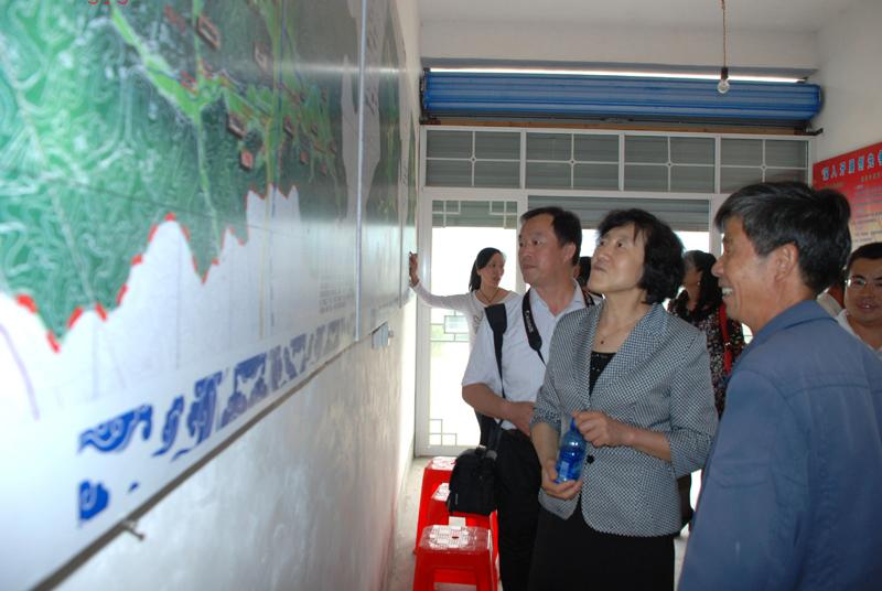10月16日，国土资源部农村集体土地所有权确权登记发证检查组一行到炎陵对成果质量进行抽查