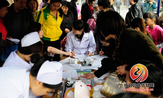 株洲市中心血站攸县分站联合雪花社区组织开展无偿献血活动
