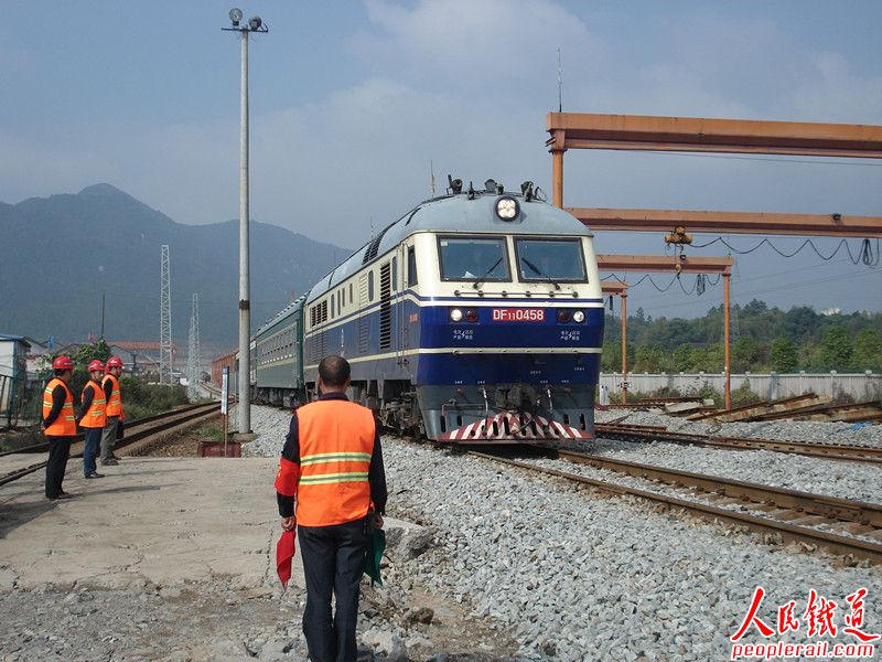南昌铁路局对衡茶吉铁路进行平推检查
