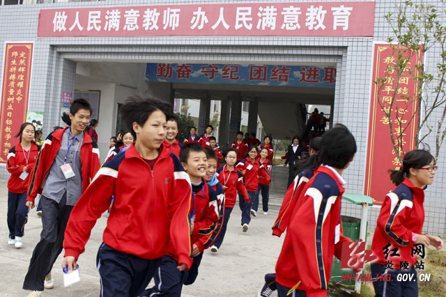 我县举行防空警报试鸣暨疏散演练活动