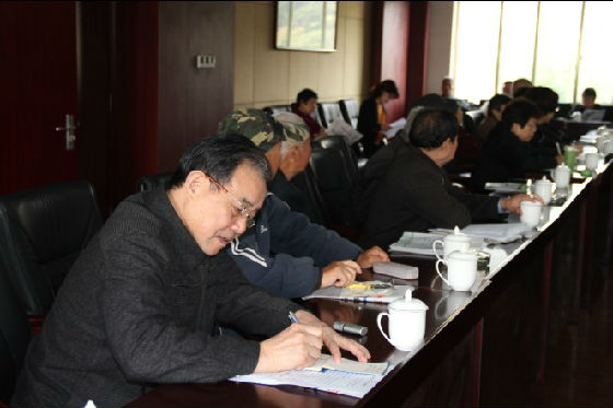 天元区老干局组织全体老干部学习十八三中全会精神