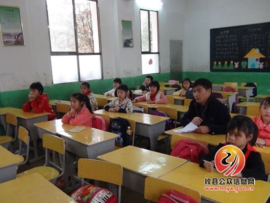 皇图岭镇中学举行汉字听写比赛