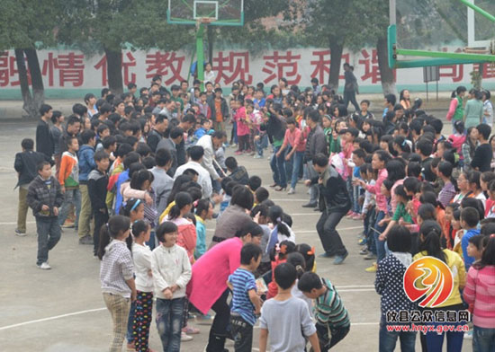 坪阳庙乡中学举行阳光体育运动会