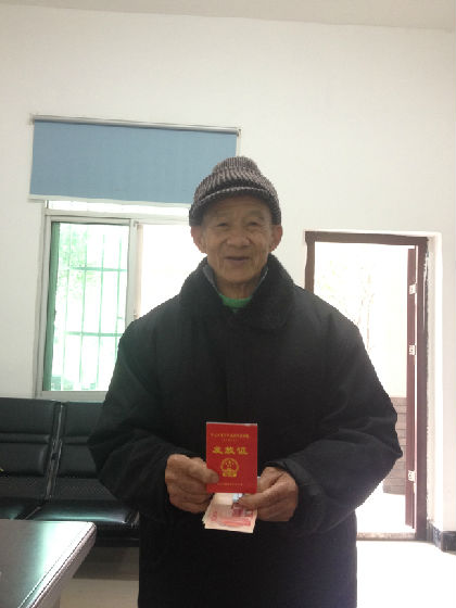 积极做好高龄补贴的发放和优待工作