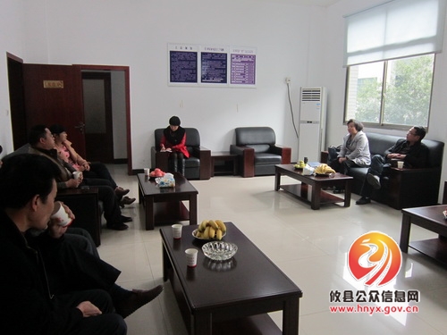 汤小红一行到黄丰桥镇下基层、察民情
