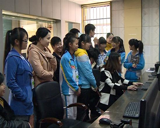 株洲县职校广播站参观株洲县电视台