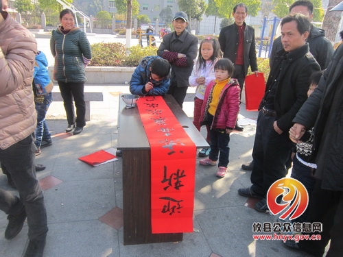 【迎新春】黄丰桥镇举办免费送春联活动
