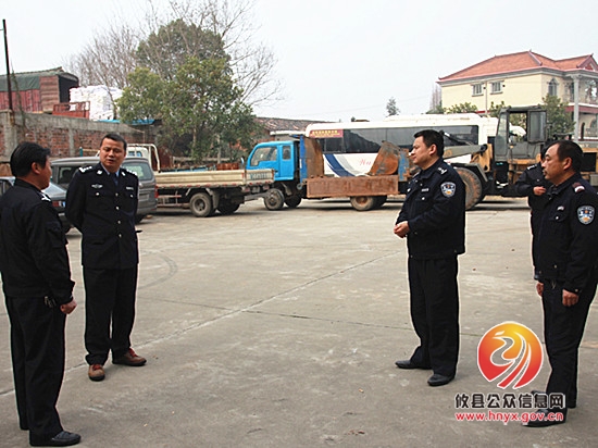 攸县交警大队长吴伟民到农村中队检查督导春运工作
