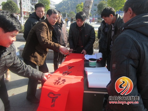 【迎新春】黄丰桥镇举办免费送春联活动