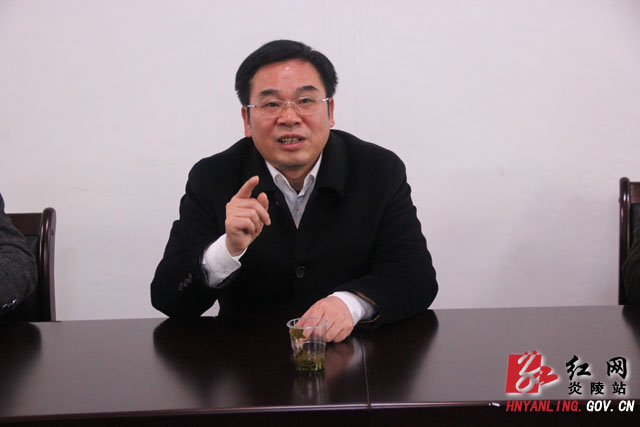 【两会快线】黄诗燕参加第四代表团分组讨论