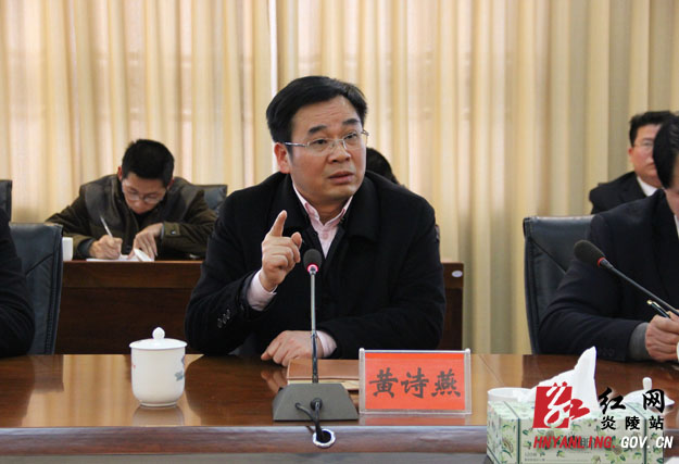 【两会快线】县政协八届三次会议举行联组讨论