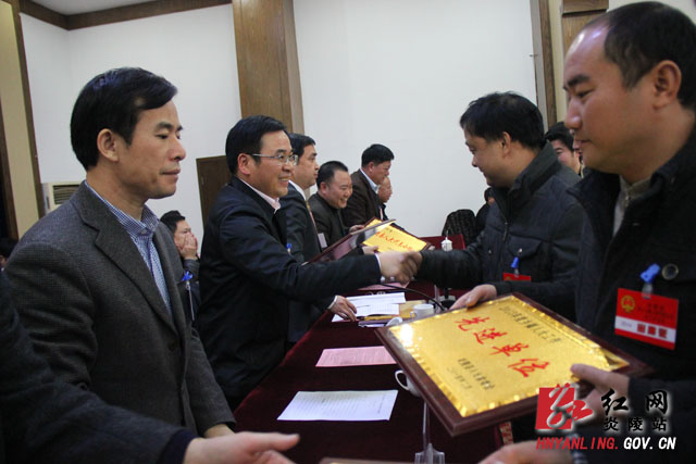 【两会快线】县人代会召开预备会议