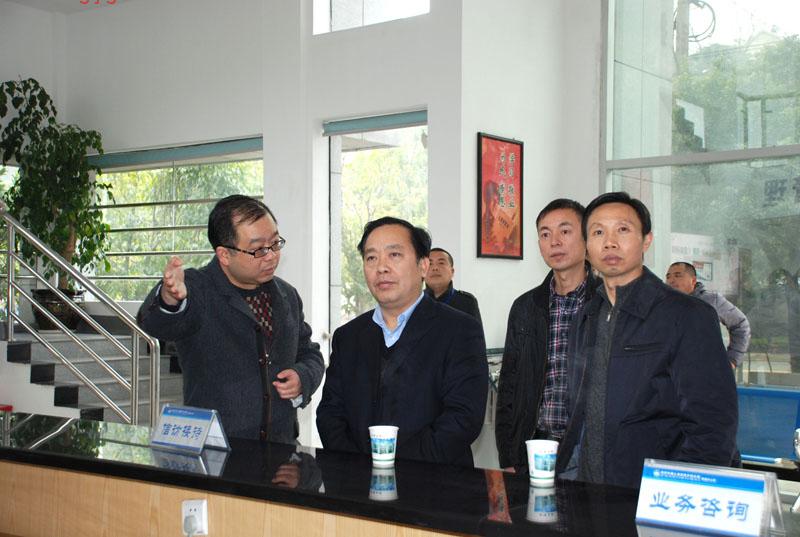2月26日，为推进我省测绘地理和信息化工作，厅党组成员、省测绘地理信息局专职副局长金勇章一行来株洲调研