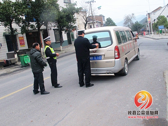 攸县交警大队六中队开展校车及接送学生车辆安全隐患排查