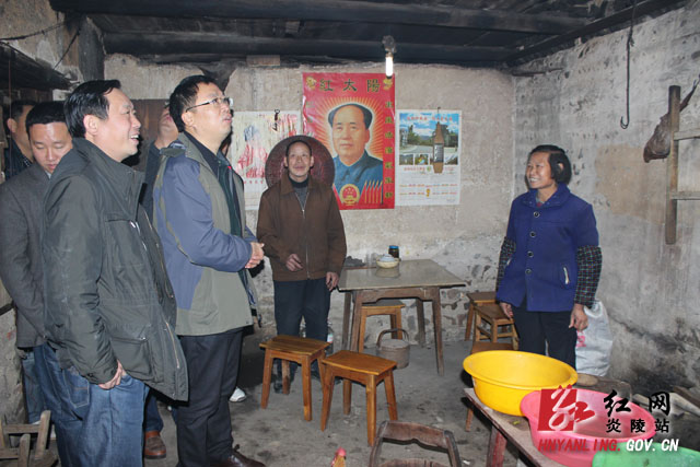 践行群众路线 县直单位干部下乡进村＂接地气＂
