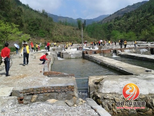 总工会组织人员来柏市登山