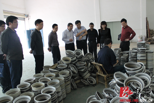 市委第一督导组深入我县调研指导教育实践活动